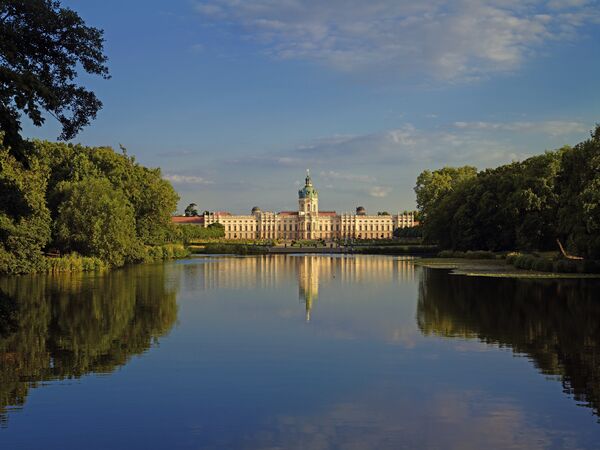 Blick über den Karpfenteich auf das Schloss Charlottenburg, Altes Schloss